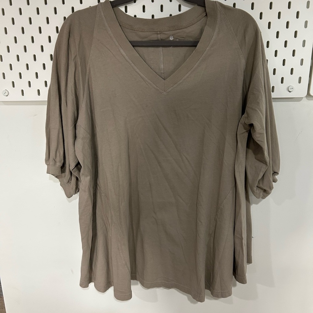 FP MOVEMENT V-Neck Relaxed Fit Women's Top in Taupe